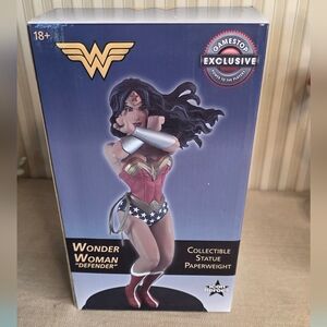 DC Comics Wonder Woman "Defender" Statue (GameStop Exclusive)